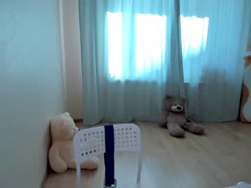 webcam girl yana_squrel_22 today image #1931920