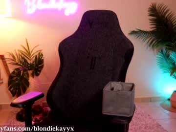 webcam girl blondiekayy today image #916297