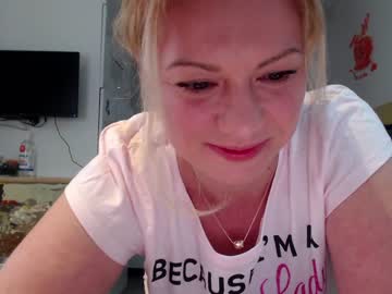 webcam girl kiradivine today image #1998966
