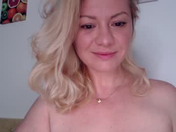 webcam girl kiradivine today image #2049389