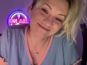 webcam girl kiradivine today image #2924564