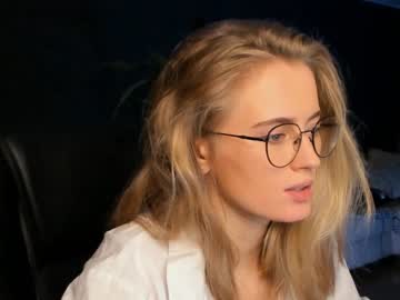 webcam girl linellali today image #2900456