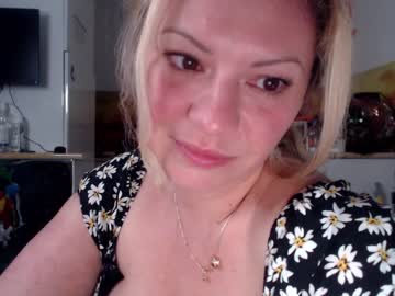 webcam girl kiradivine today image #1762732