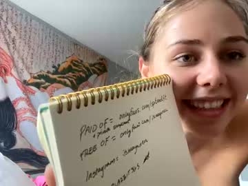 webcam girl mayaneu today image #2410259