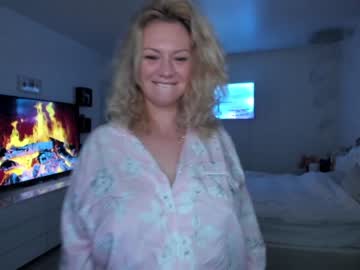 webcam girl kiradivine today image #785671