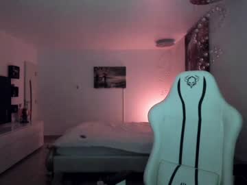 webcam girl kiradivine today image #1295695