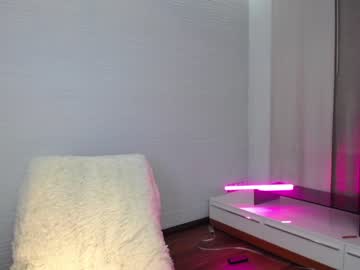 webcam girl yana_squrel_22 today image #3595694