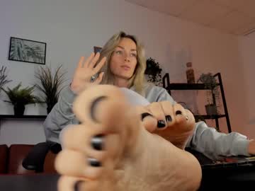 webcam girl save_the_qween today image #3986842