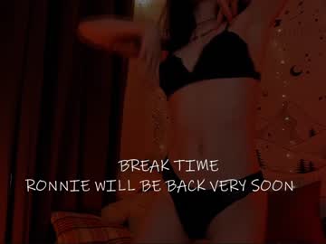 webcam girl ronnie_moon today image #1299565