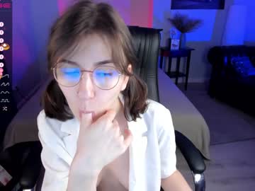 webcam girl leonadarling today image #2249150