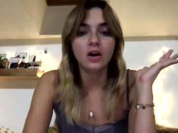 webcam girl madyylovee today image #2947064