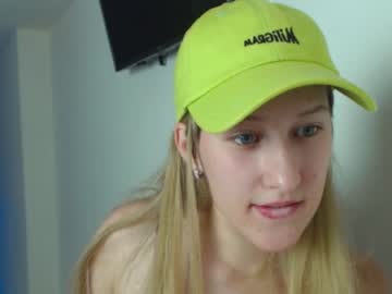 webcam girl adellqueen today image #1985918