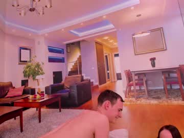 webcam girl queenieandliam today image #700347