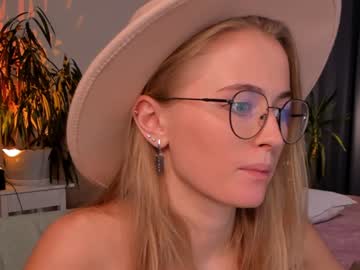 webcam girl linellali today image #2772482