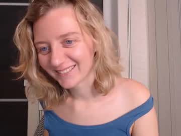 webcam girl elly_helly today image #2402716