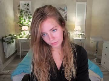 webcam girl over_the_moon_ today image #2692965