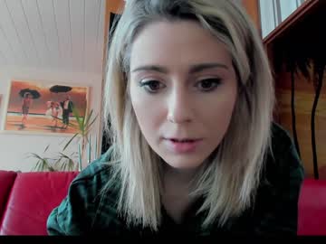 webcam girl kimilee22 today image #3388154