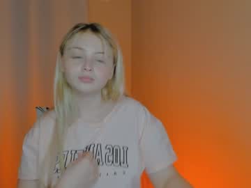 webcam girl shy_blondiee today image #3670205