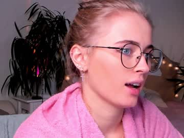 webcam girl linellali today image #2694037