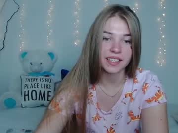 webcam girl little__cherrry today image #2504051