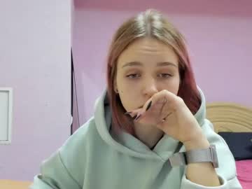 webcam girl rozmari_n today image #131428