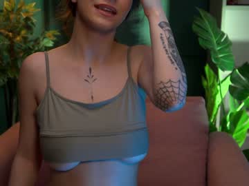 webcam girl yours_lola today image #1295673