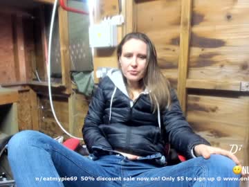 webcam girl eatmypie69 today image #1041179