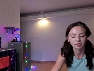 webcam girl petite_doll49 today image #4061610