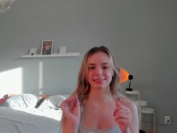 webcam girl devilmayshy today image #3883206