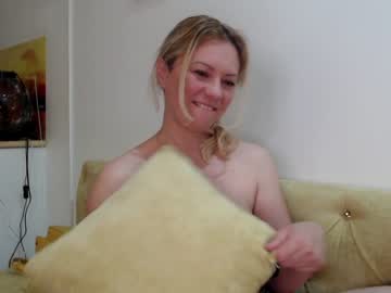 webcam girl kiradivine today image #1913013