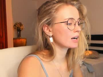webcam girl linellali today image #3077184
