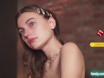 webcam girl hoolybunny today image #2996710