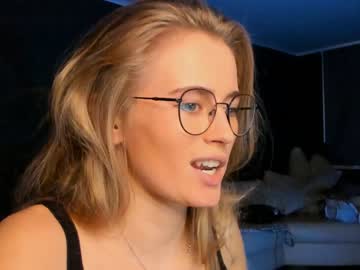 webcam girl linellali today image #2900636