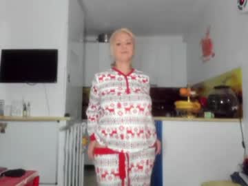 webcam girl kiradivine today image #3161970