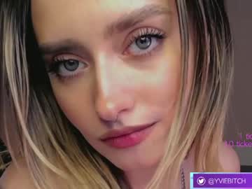 webcam girl _yvie_ today image #3682246