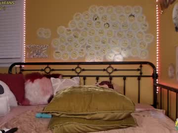 webcam girl daydreamur_gurl today image #594715