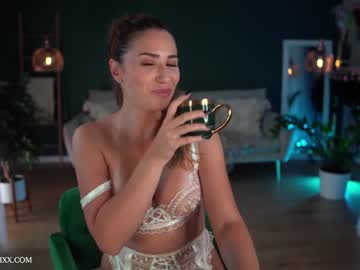 webcam girl provocatrixx today image #2690290