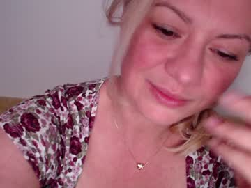webcam girl kiradivine today image #1870074